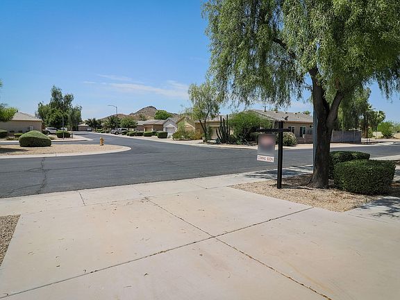 3rd image of 2814 E Karen Dr