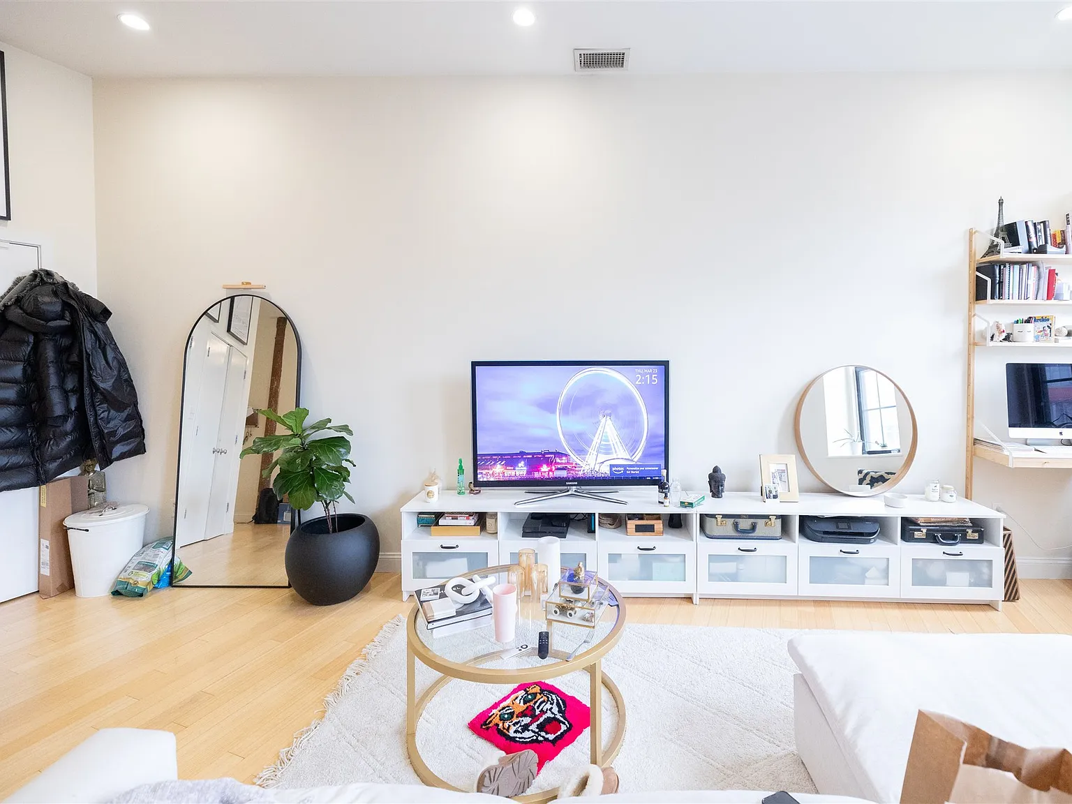 2 bed, 974 sqft, $4,700 — Photo 1