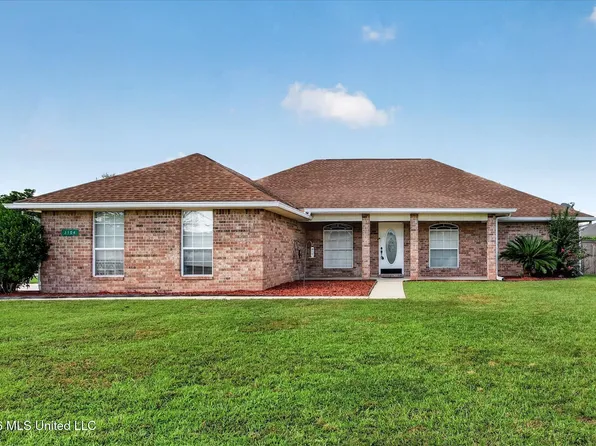 3104 Wayne Dr, Diberville, MS 39540