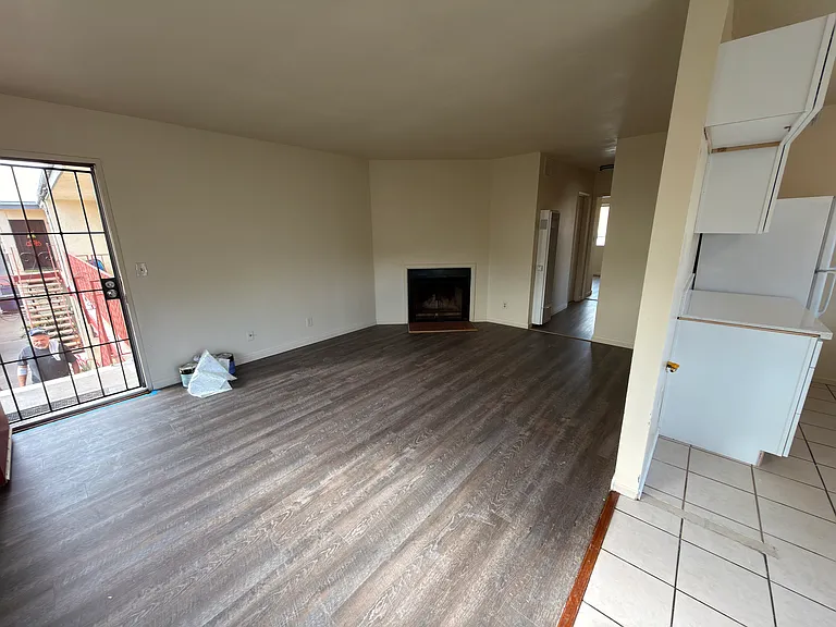 3662 Van Dyke Ave #7 — Photo 2