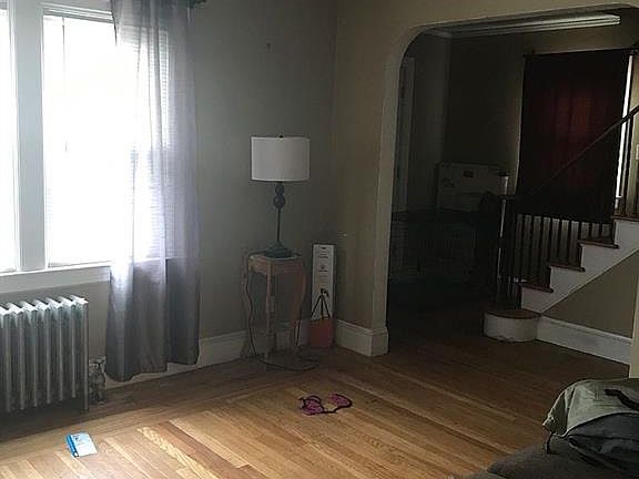 4th image of 190 Salina St