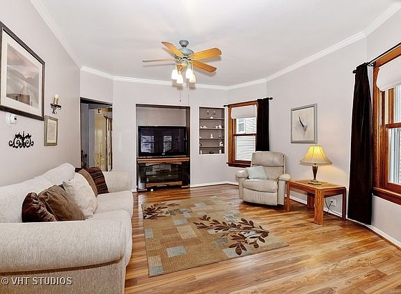 4th image of 4022 W Newport Ave