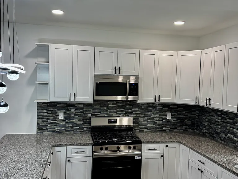 2144 W Grange Ave — Photo 4