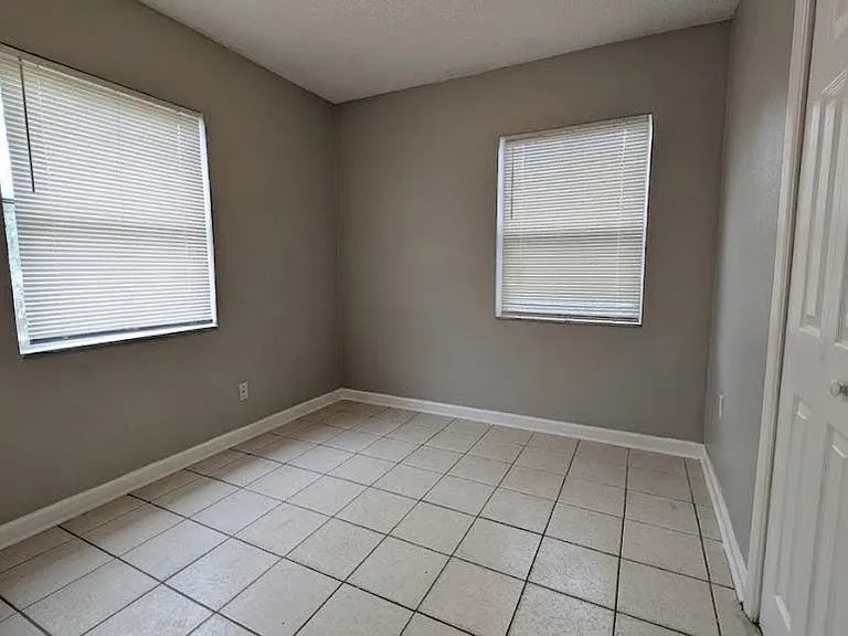 7704 N Taliaferro Ave — Photo 10
