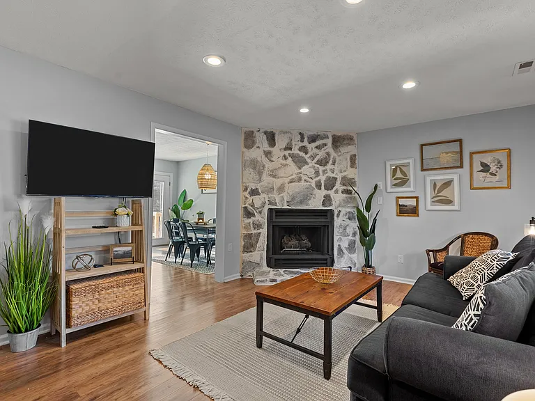 2321 Sierra Dr — Photo 10
