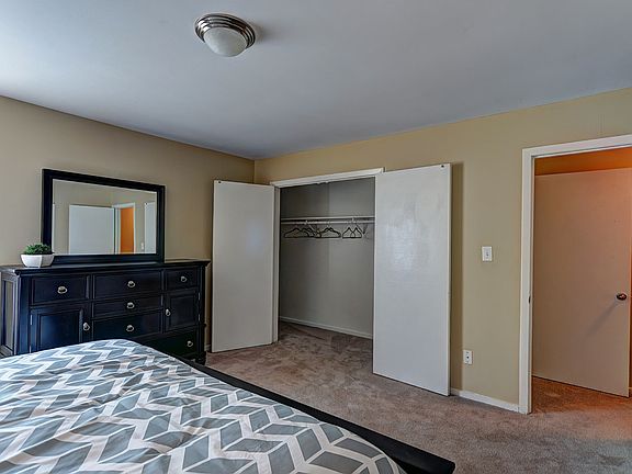 4th image of 18 Merry Ln APT B