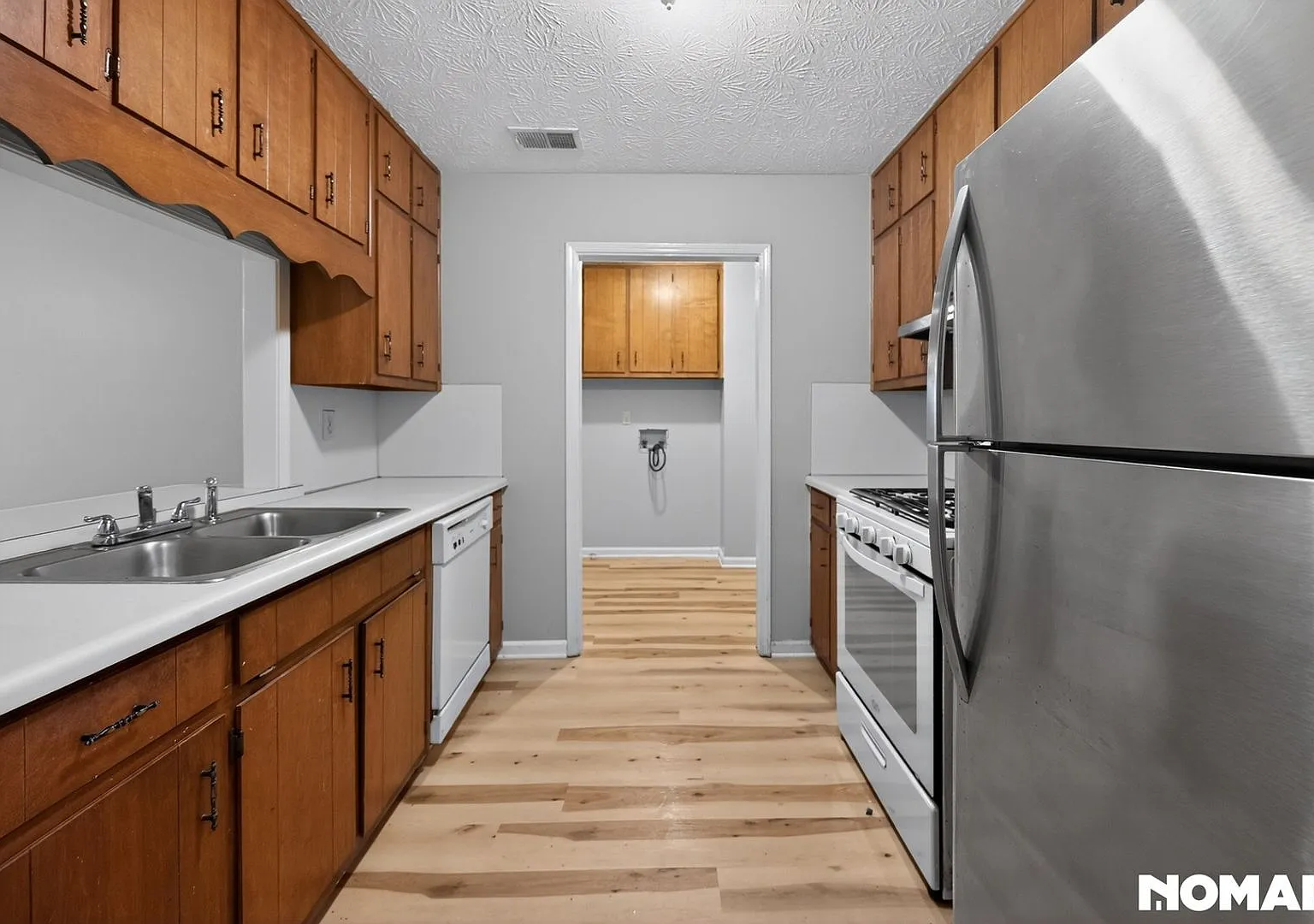 Newly Renovated 3BR Triplex in Conyers — Photo 3