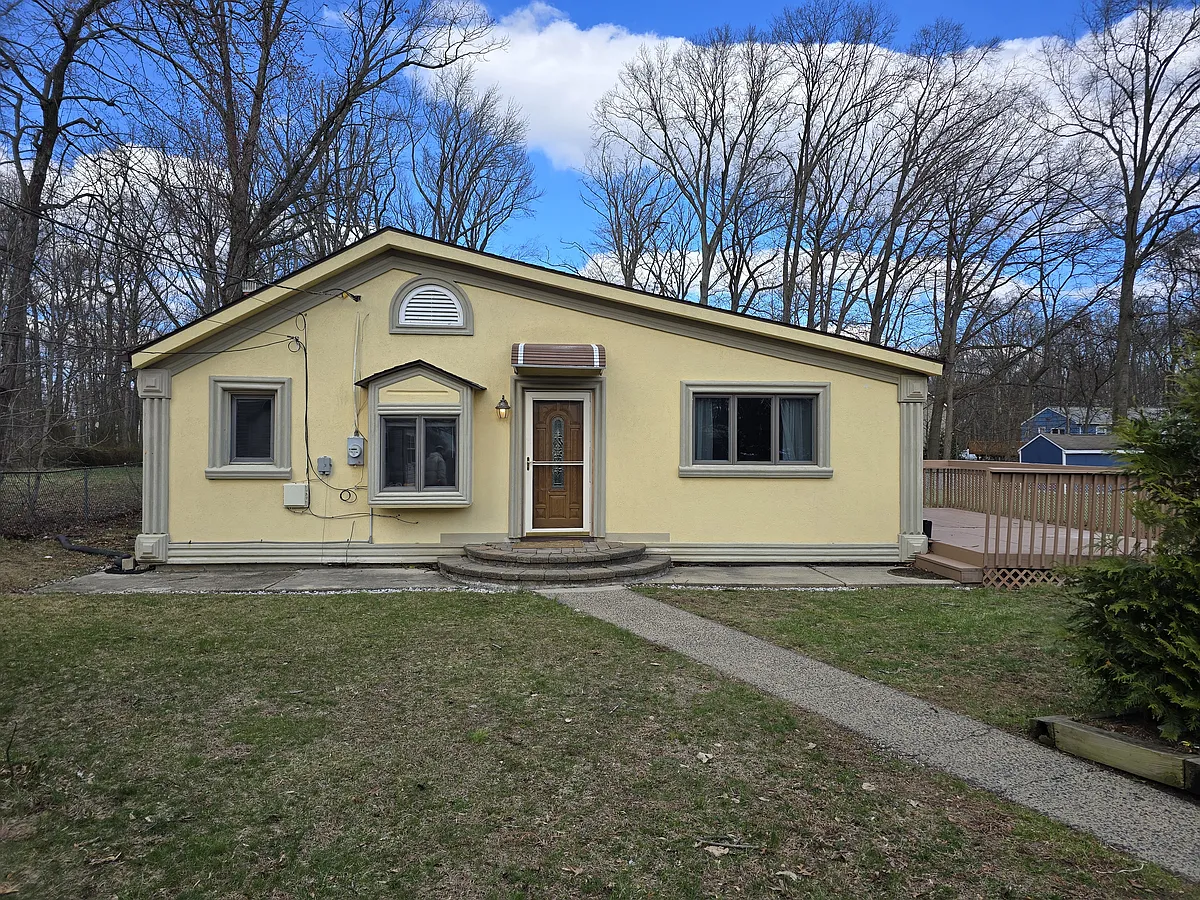 Building Photo - 625 Wood Ave #B