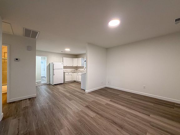 4th image of 605 Flegal Ave