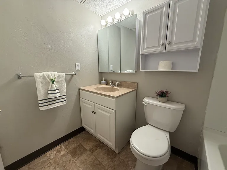 Bathroom 1B/1B
