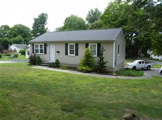 35 Prospect St, Deep River, CT 06417