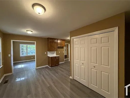 3 bed, 924 sqft, $1,200 — Photo 4