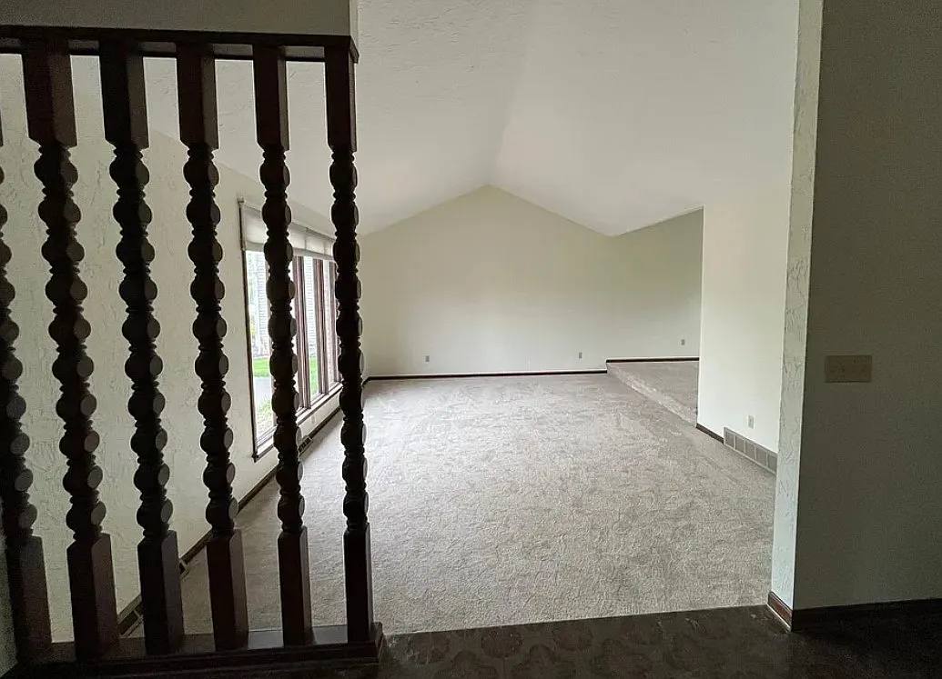4 bed, 2320 sqft, $2,300 — Photo 3