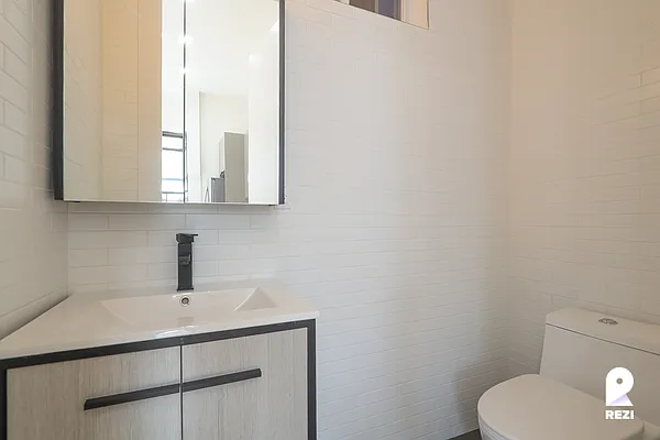 Rented by REZI | media 19