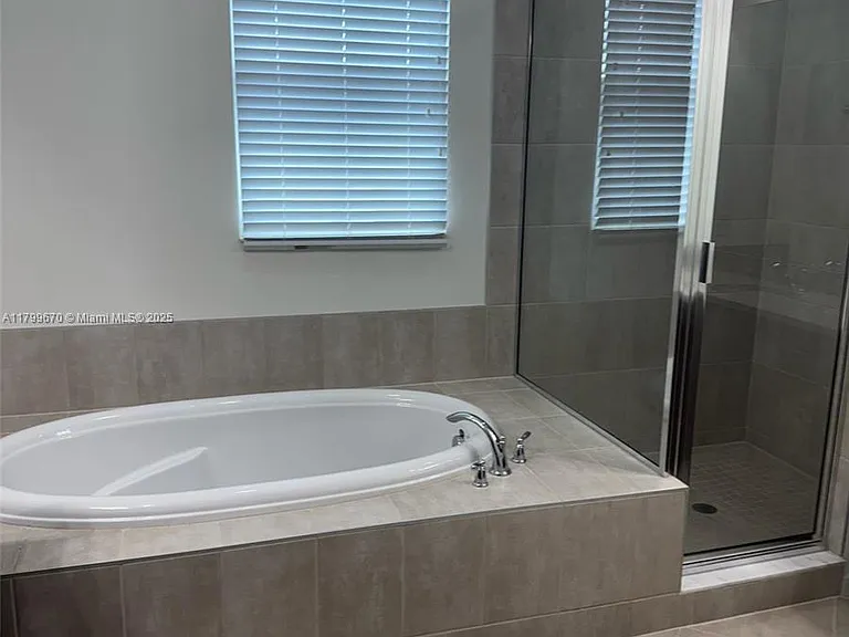 5230 Thatcher Ct — Photo 8
