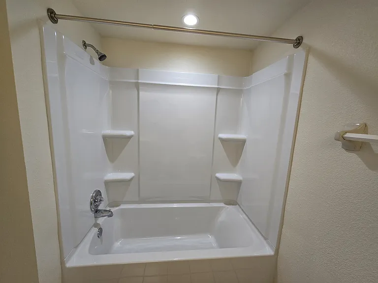Glenncove Apartment Townhomes — Photo 36