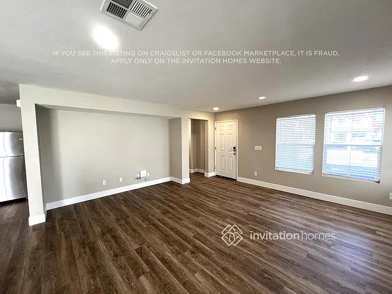 3043 Roadrunner Dr — Photo 3