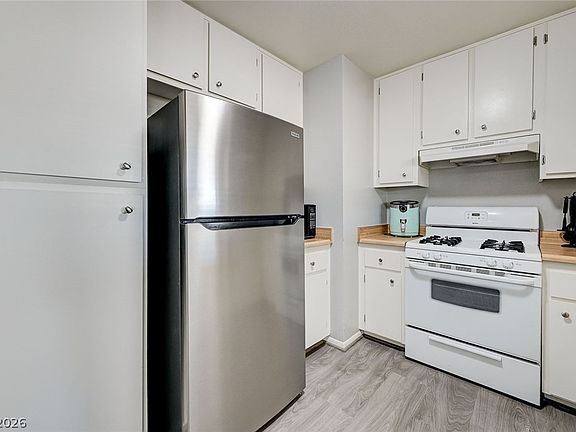 3rd image of 227 Meyers Ave
