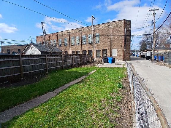 3rd image of 7614 S Dante Ave