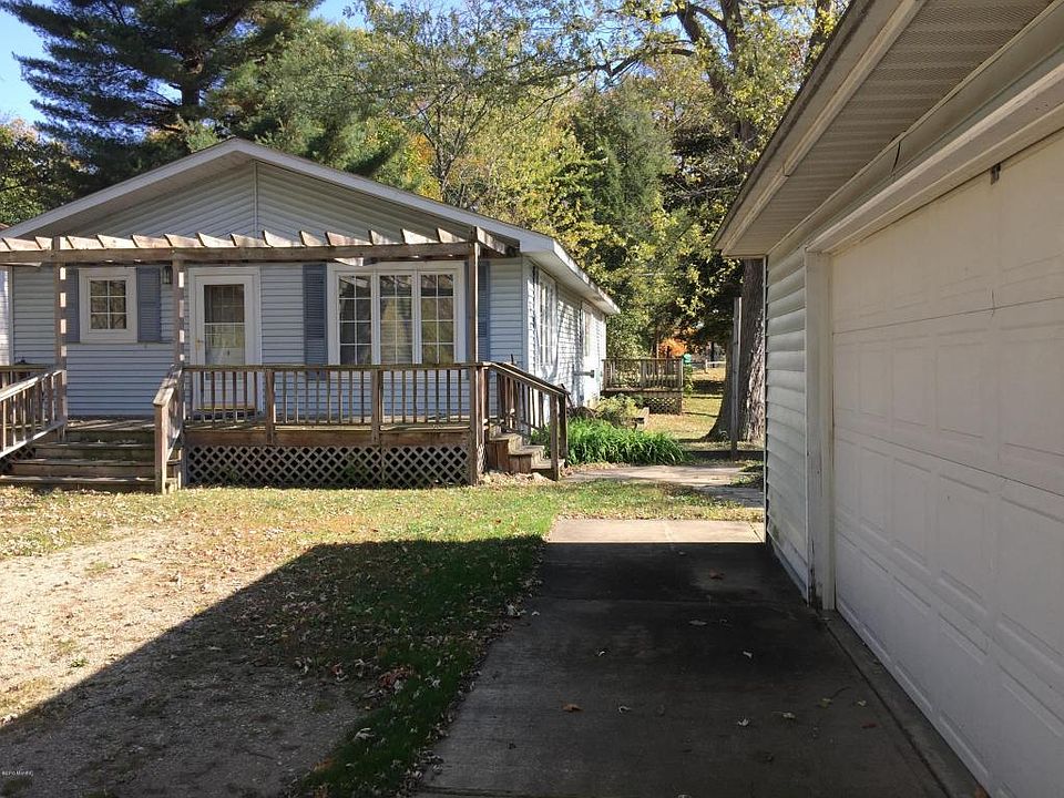 1st image of 15790 Lakeview Dr