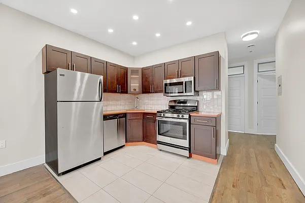 Rented by Prime Square Realty | media 10