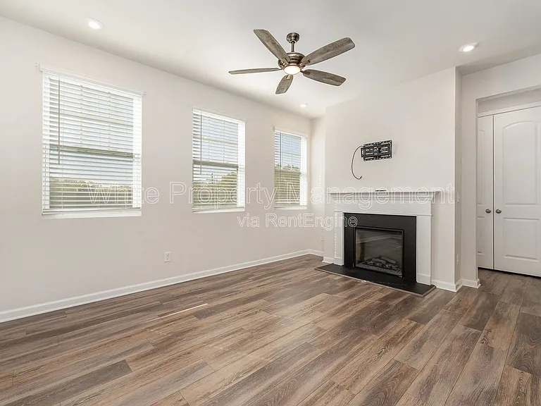114 Marron Dr — Photo 12