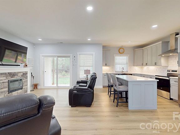 5th image of 7051 Sparrow Ln