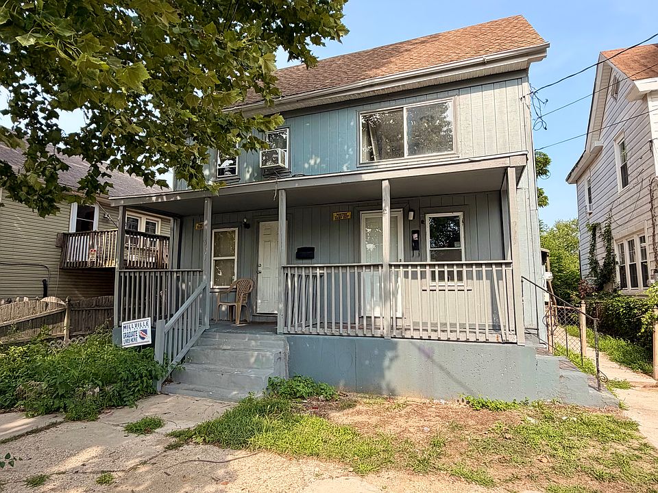 1st image of 909 3rd St N #1