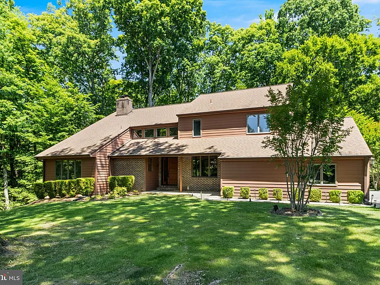 8150 Plowden Dr — Photo 6