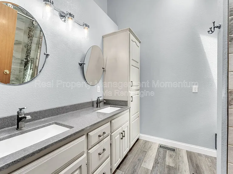 1111 W Poplar — Photo 23