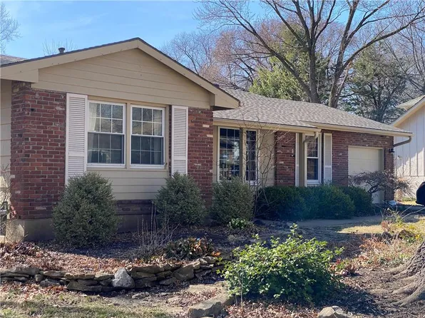 9122 Larsen Dr, Overland Park, KS 66214