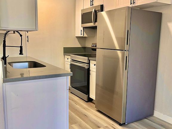 2nd image of 2120 Mission Ave #3
