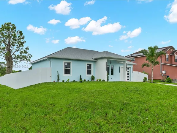 546 Louisville St E, Lehigh Acres, FL 33974