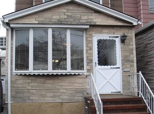 6941 68th St, Glendale, NY 11385