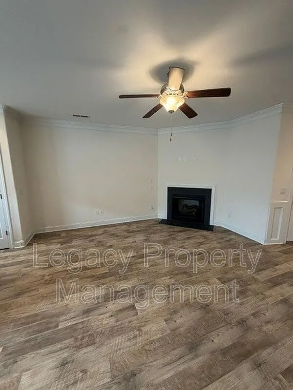 3 bed, 2.5 bath, 1441 sqft, $1,850 — Photo 2