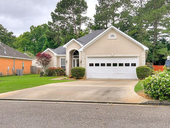 3rd image of 563 Live Oak Ct