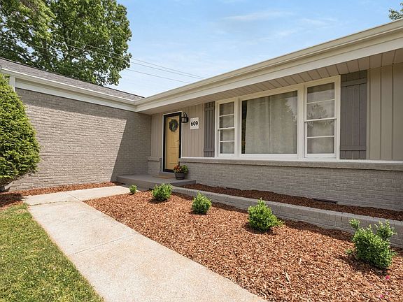 3rd image of 609 Oakley Dr