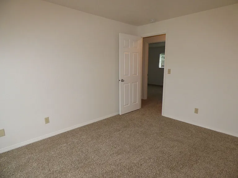 986 Eastwind Ct N — Photo 8