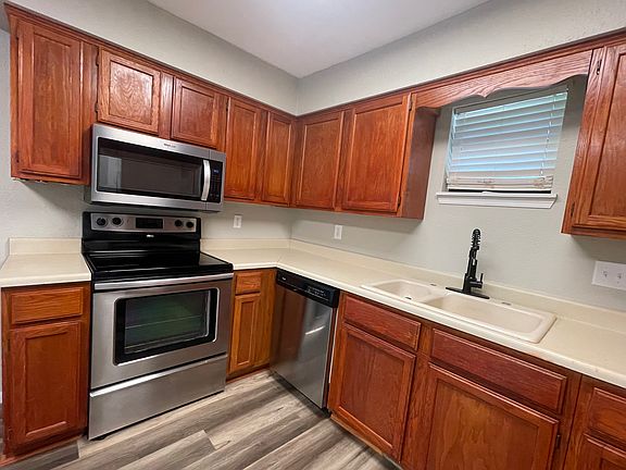 5th image of 565A Knox Ave #1