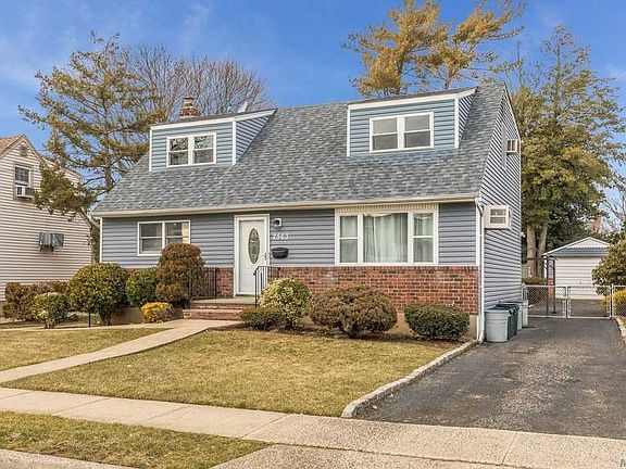 2nd image of 2563 Inglewood St