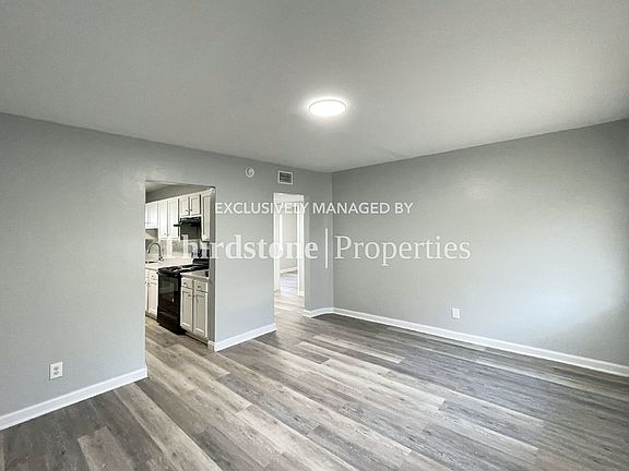4th image of 726 Shearer Ave