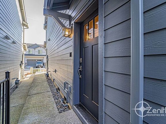 4th image of 2403 S Trail View Ct