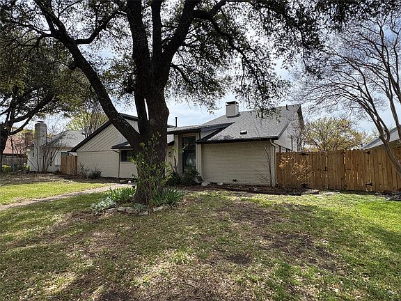3rd image of 10108 Laingtree Dr