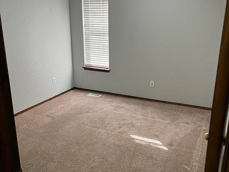 9029 N Rockwell Dr — Photo 5