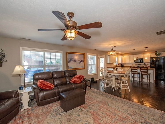 3rd image of 2152 Augusta Dr