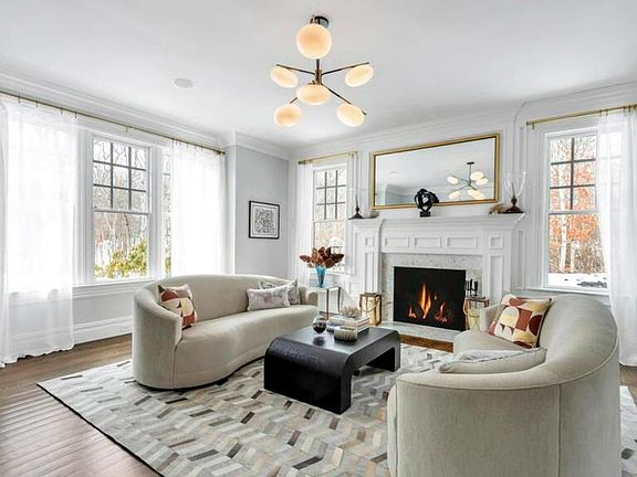 4th image of 215 Roses Grove Rd
