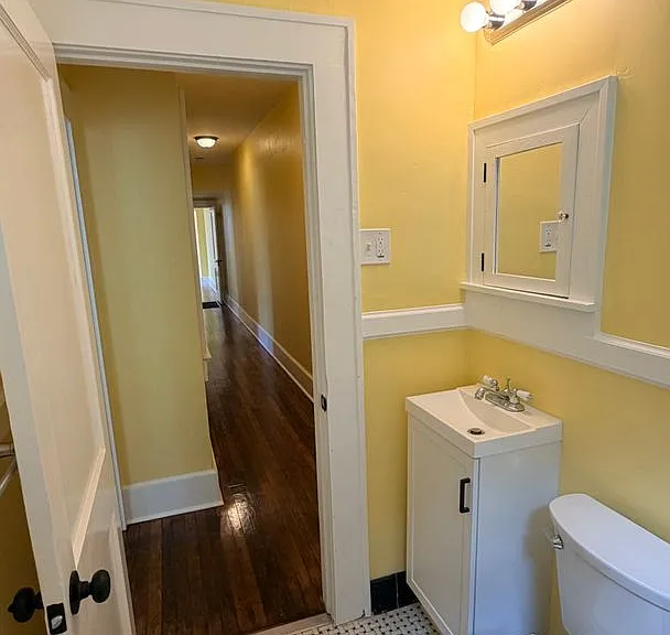 403 E Elm St — Photo 13