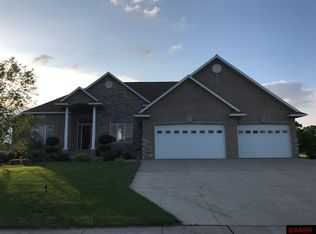 1418 10th St N, New Ulm, MN 56073