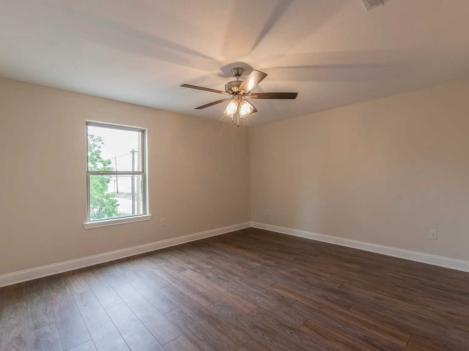 3 bed, 1471 sqft, $1,745 — Photo 4