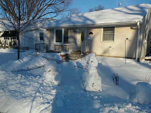 2nd image of 3133 Lincoln St NE